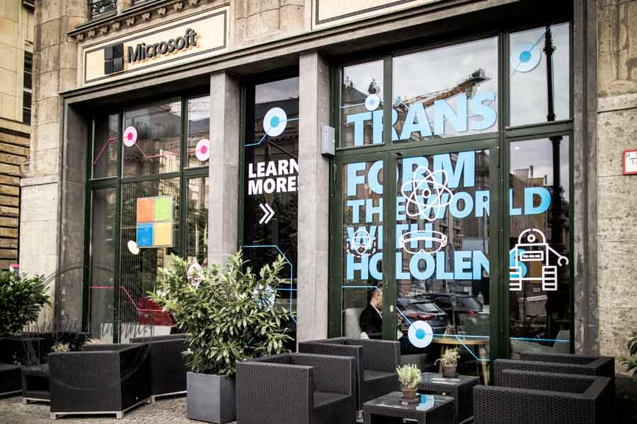 Sandra Dirks - Microsoft Surface Event in Berlin 13. Juni 2017 vor der Digital Eatery