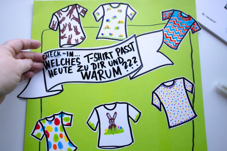 Sandra Dirks - estatics in T-Shirt-Form als visuelle Teilnehmerliste nutzen als Instacard mit thema